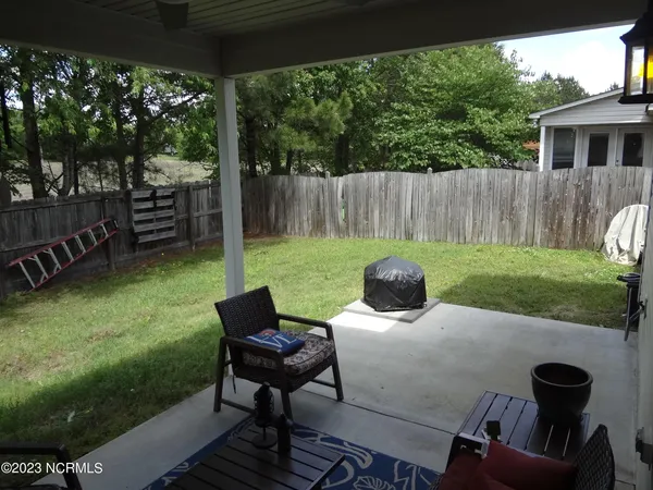 $1,900 | 205 South Pointe Drive, Unit B, Winterville, NC 28590