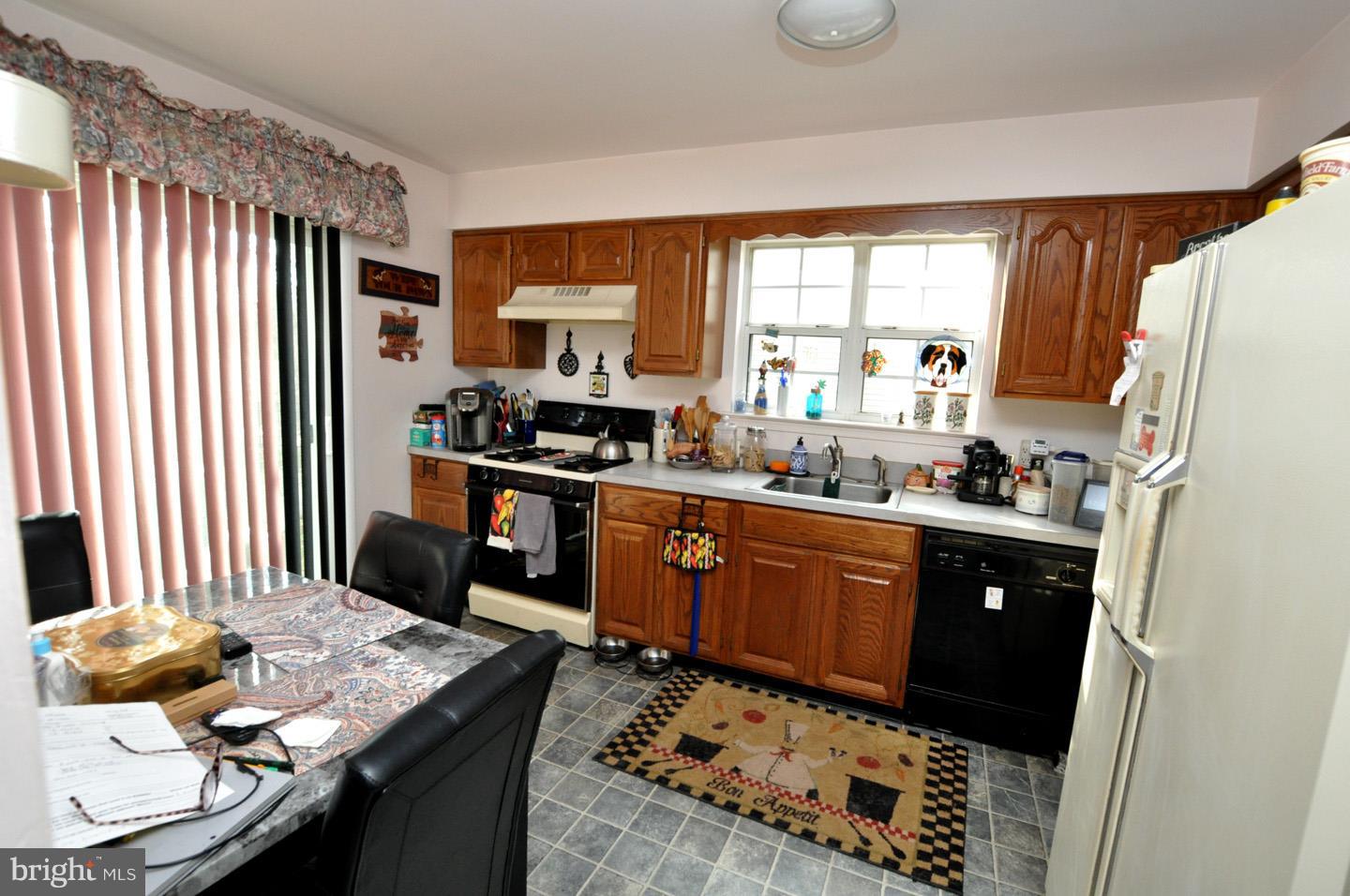 159 Ridgewood Way Burlington, NJ 08016 - Photo 8 of 20 Gallery Image 8
