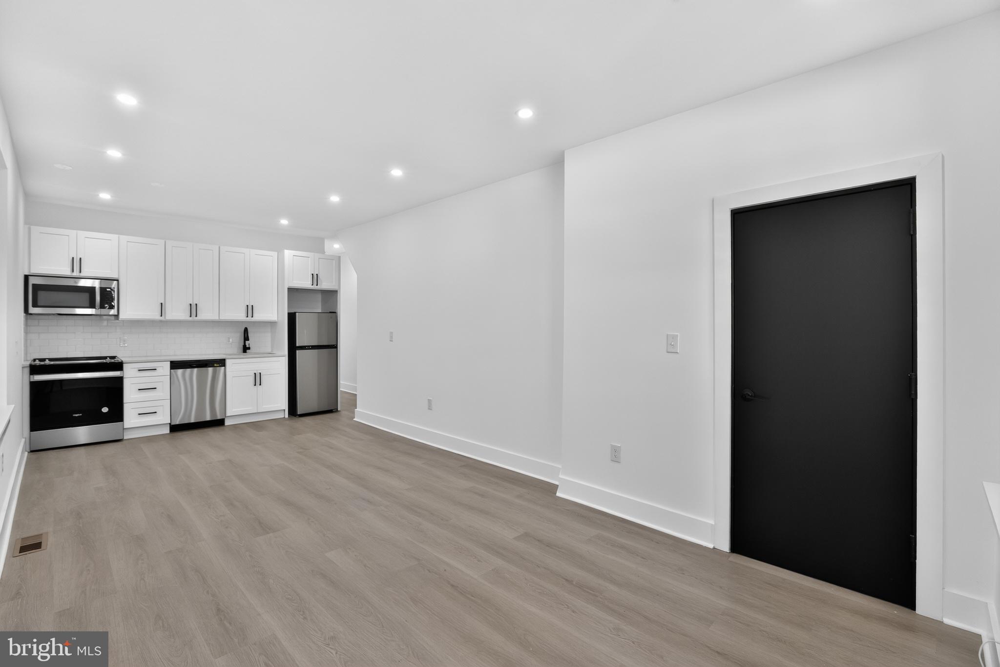 4825 Old York Road Philadelphia, PA 19141 - Photo 1 of 20 1st floor living room / kitchenarea