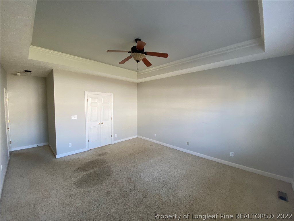 3532 Talus Road Fayetteville, NC 28306 - Photo 19 of 34 en empty room with windows and ceiling fan