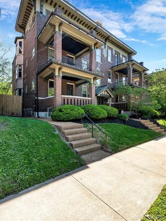 $249,000 | 3548 Victor Street, Unit 2W, St. Louis, MO 63104