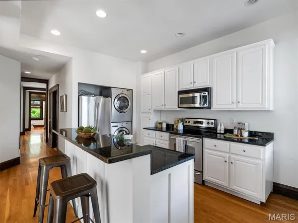 $249,000 | 3548 Victor Street, Unit 2W, St. Louis, MO 63104