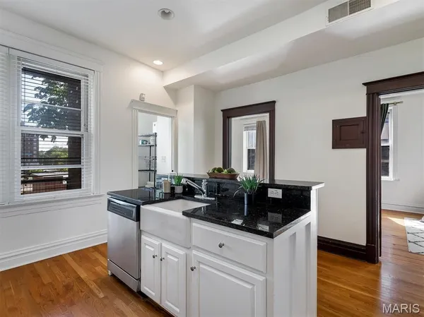 $249,000 | 3548 Victor Street, Unit 2W, St. Louis, MO 63104