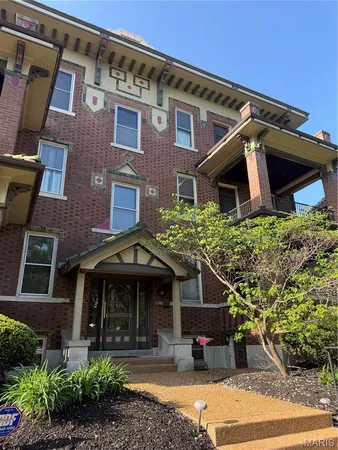 $249,000 | 3548 Victor Street, Unit 2W, St. Louis, MO 63104