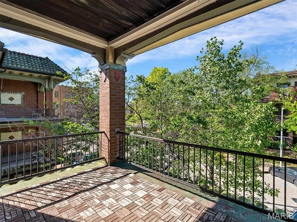 $249,000 | 3548 Victor Street, Unit 2W, St. Louis, MO 63104