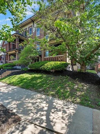 $249,000 | 3548 Victor Street, Unit 2W, St. Louis, MO 63104