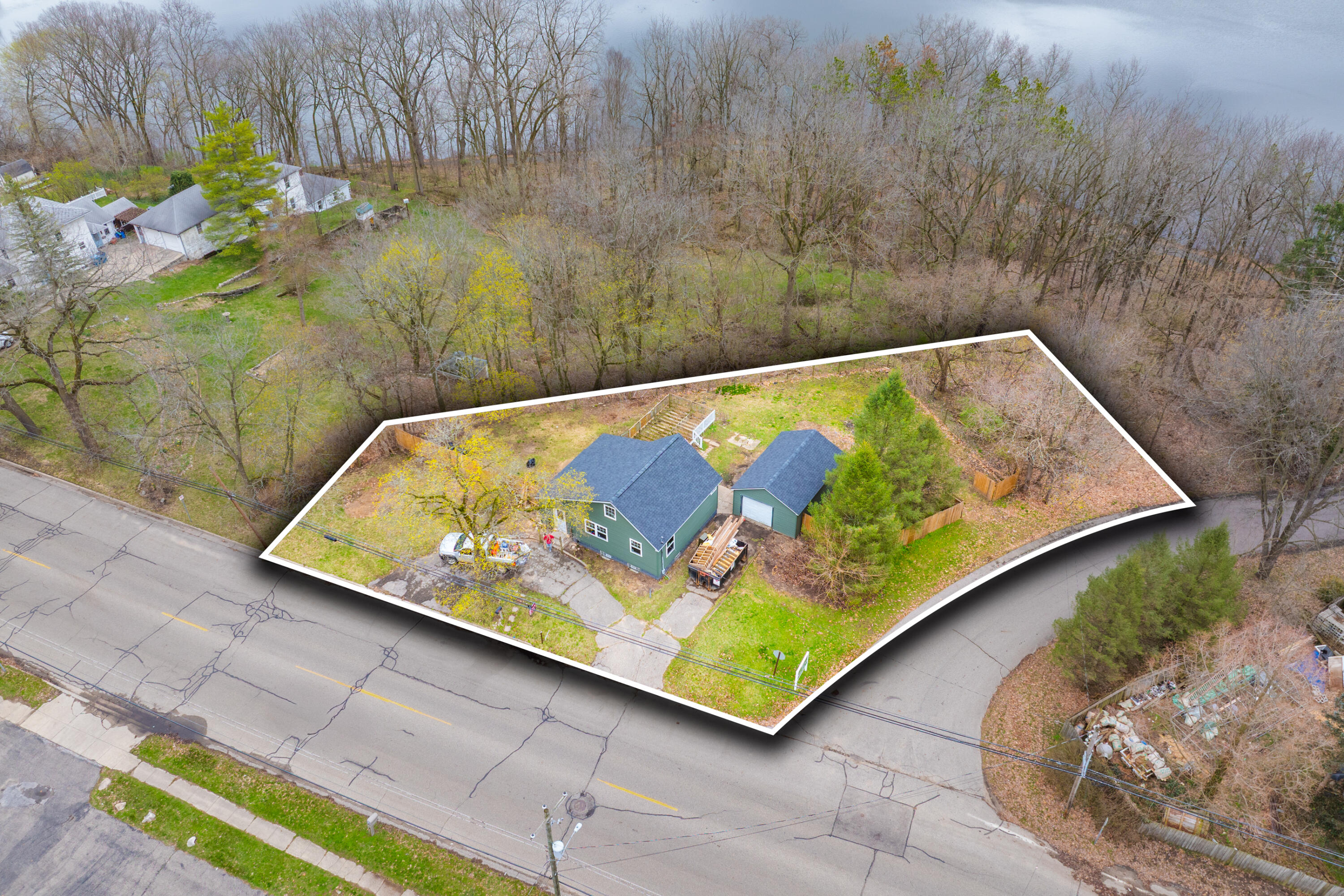 2356 Mt Olivet Road Kalamazoo, MI 49004 - Photo 2 of 24 Mt Olivet Rd 2356 Kalamazoo 49004-23