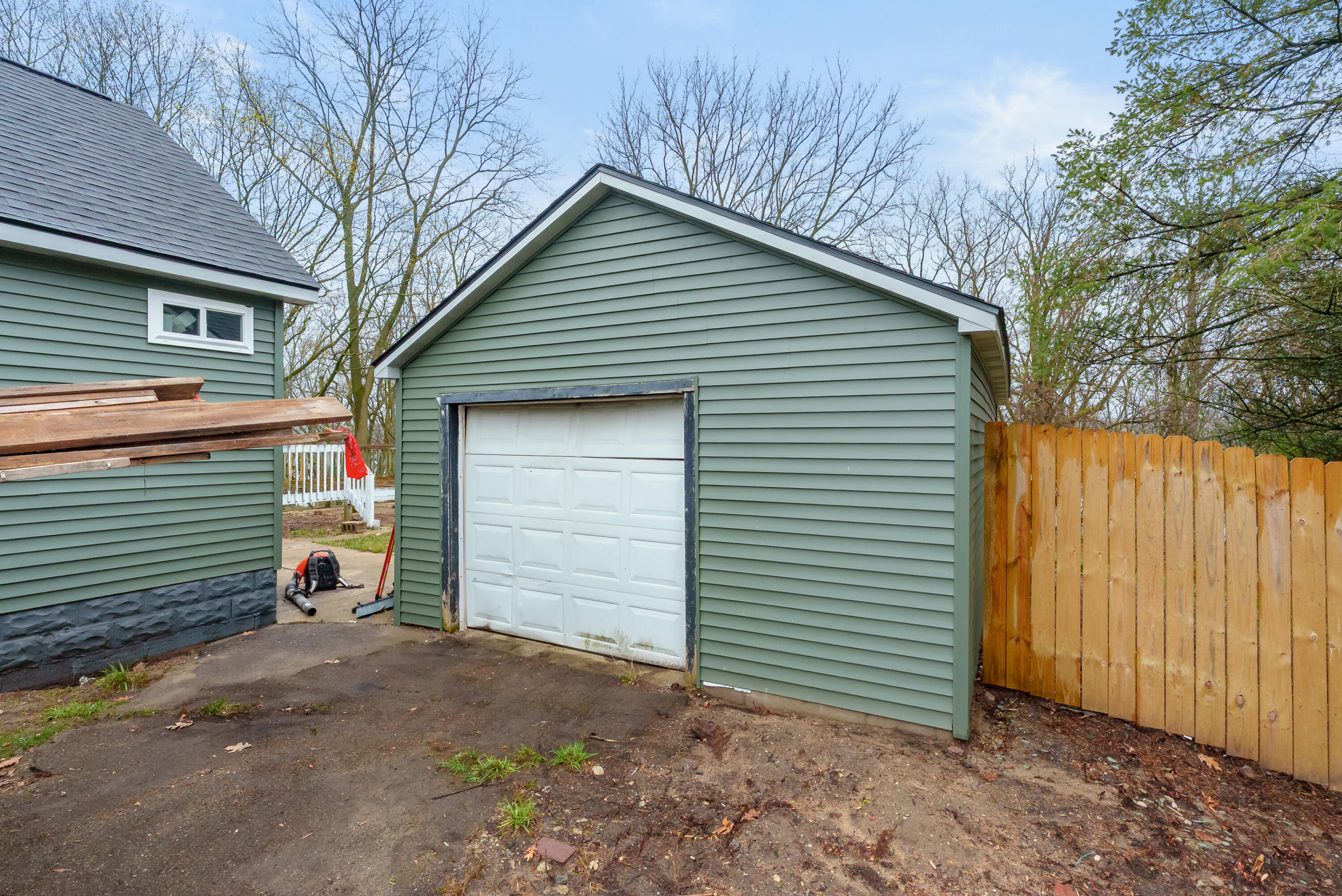 2356 Mt Olivet Road Kalamazoo, MI 49004 - Photo 6 of 24 Mt Olivet Rd 2356 Kalamazoo 49004-21