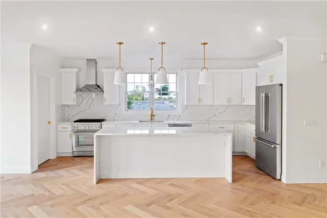 $1,149,000 | 132 East Pt Drive, East Providence, RI 02914