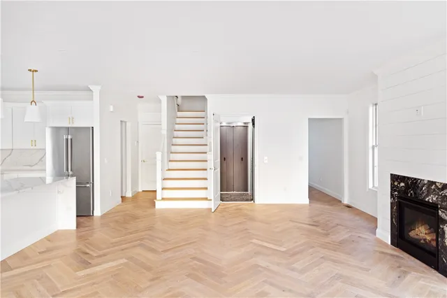 $1,149,000 | 132 East Pt Drive, East Providence, RI 02914