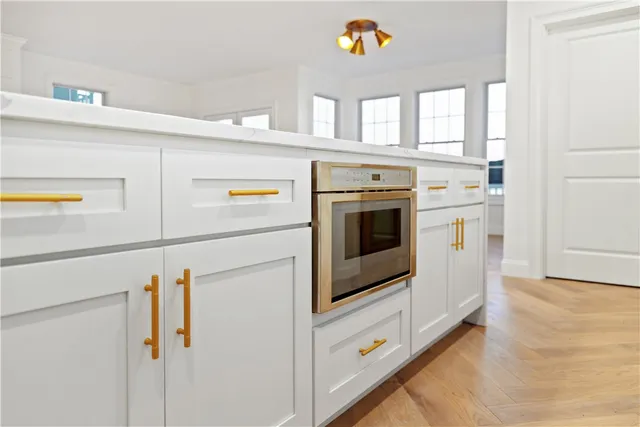 $1,149,000 | 132 East Pt Drive, East Providence, RI 02914