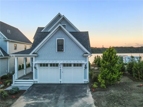 $1,149,000 | 132 East Pt Drive, Rumford, RI 02916