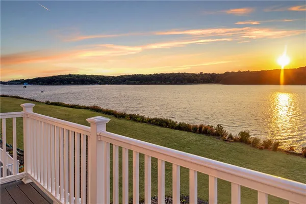 $1,149,000 | 132 East Pt Drive, Rumford, RI 02916