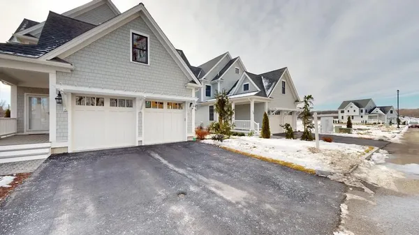 $1,149,000 | 132 East Pt Drive, Rumford, RI 02916