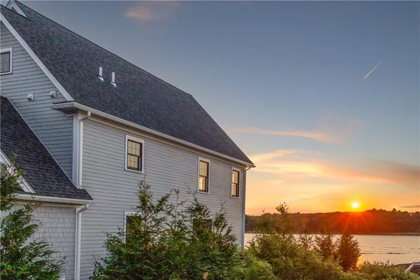 $1,149,000 | 132 East Pt Drive, Rumford, RI 02916
