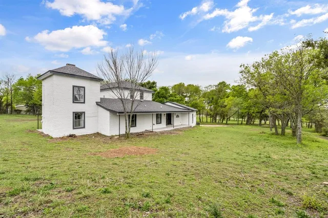 a view of a house with a big yard