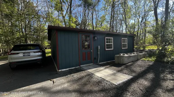 $2,000 | 129 Johnson Hill Road, Unit 3, Kingston, NY 12401