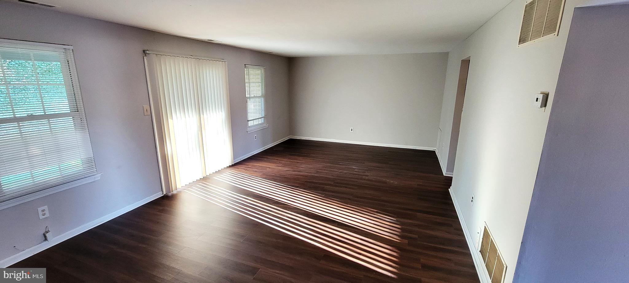22 Summit Court Clementon, NJ 08021 - Photo 11 of 33 Living/Family room