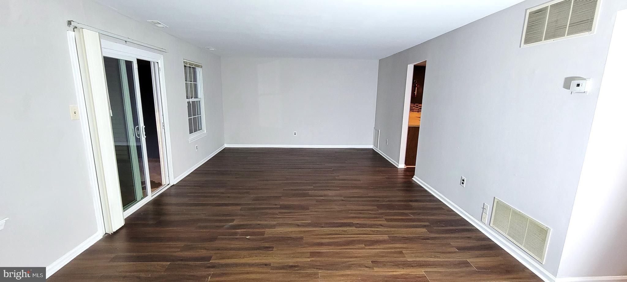 22 Summit Court Clementon, NJ 08021 - Photo 12 of 33 Living/Family room