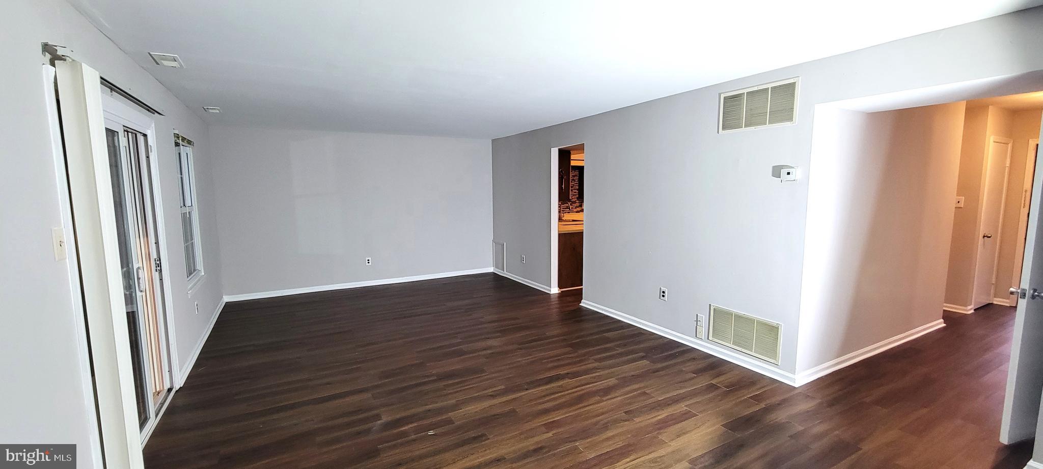 22 Summit Court Clementon, NJ 08021 - Photo 13 of 33 Living/Family room