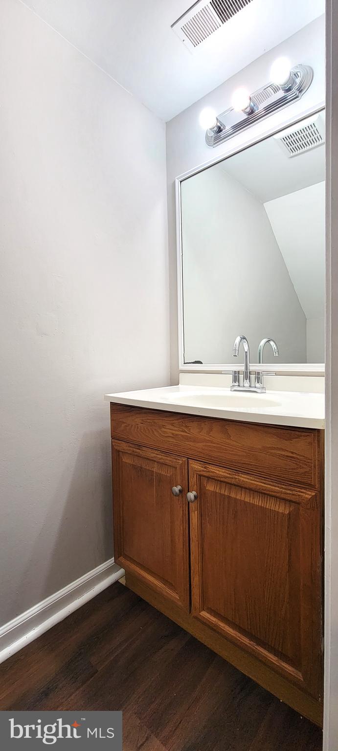 22 Summit Court Clementon, NJ 08021 - Photo 15 of 33 Powder Room