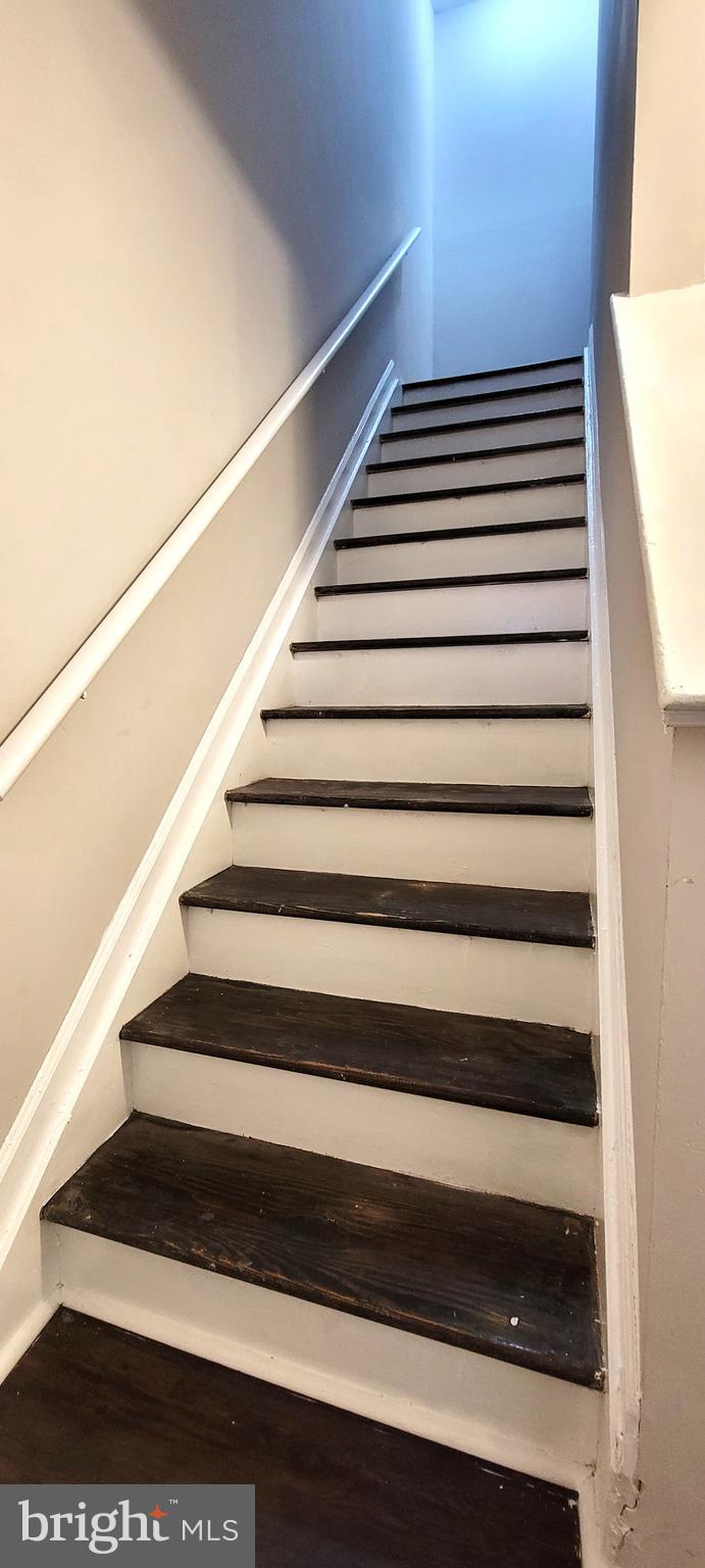 22 Summit Court Clementon, NJ 08021 - Photo 16 of 33 Stairs