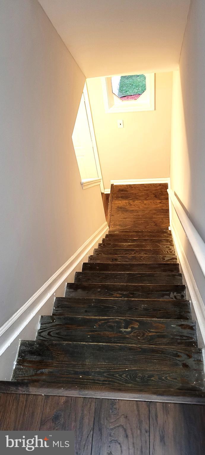 22 Summit Court Clementon, NJ 08021 - Photo 17 of 33 Stairs view