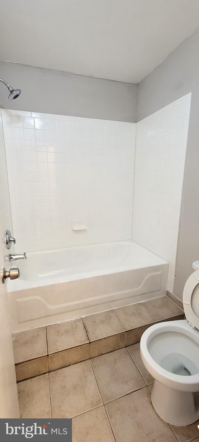 22 Summit Court Clementon, NJ 08021 - Photo 20 of 33 Master bath