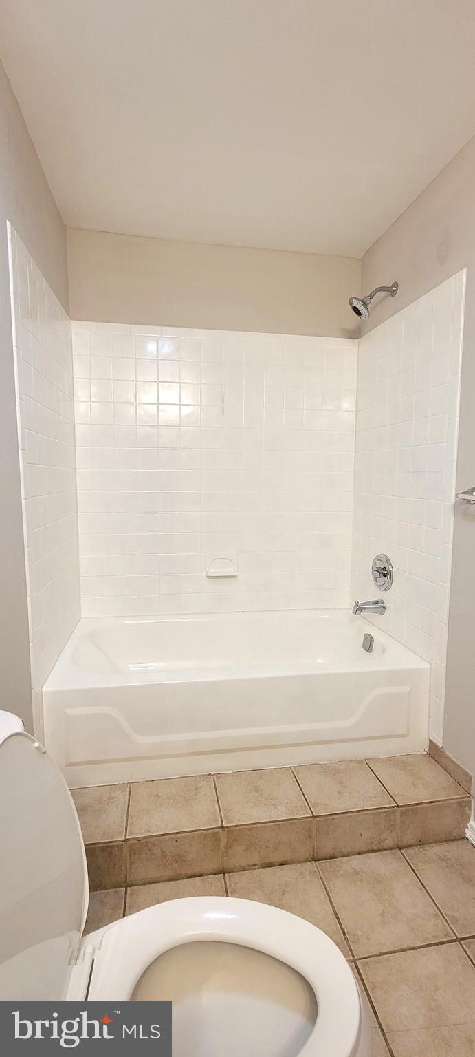 22 Summit Court Clementon, NJ 08021 - Photo 27 of 33 Guest bathroom