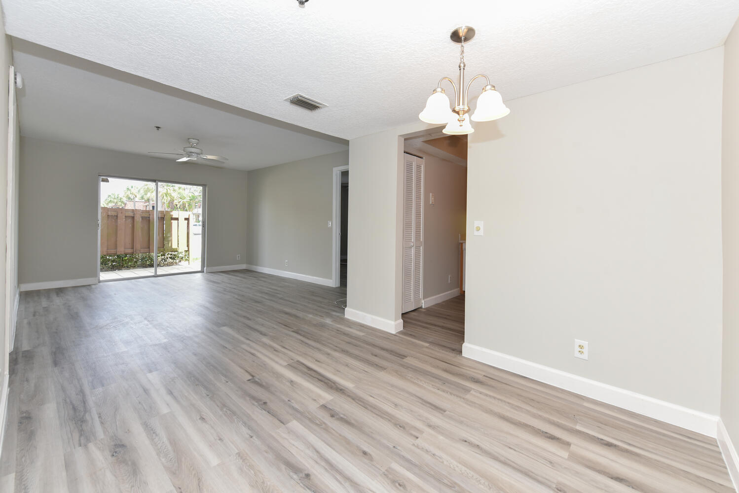 950 South Kanner Highway, Unit E4 Stuart, FL 34994 - Photo 13 of 28 950 S Kanner Hwy Unit e 4-large-010-002-