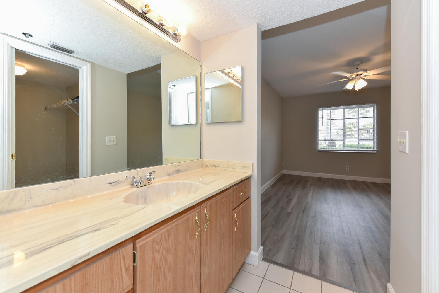 950 South Kanner Highway, Unit E4 Stuart, FL 34994 - Photo 20 of 28 950 S Kanner Hwy Unit e 4-large-017-015-