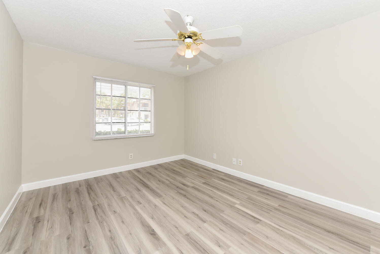 950 South Kanner Highway, Unit E4 Stuart, FL 34994 - Photo 23 of 28 950 S Kanner Hwy Unit e 4-large-020-016-