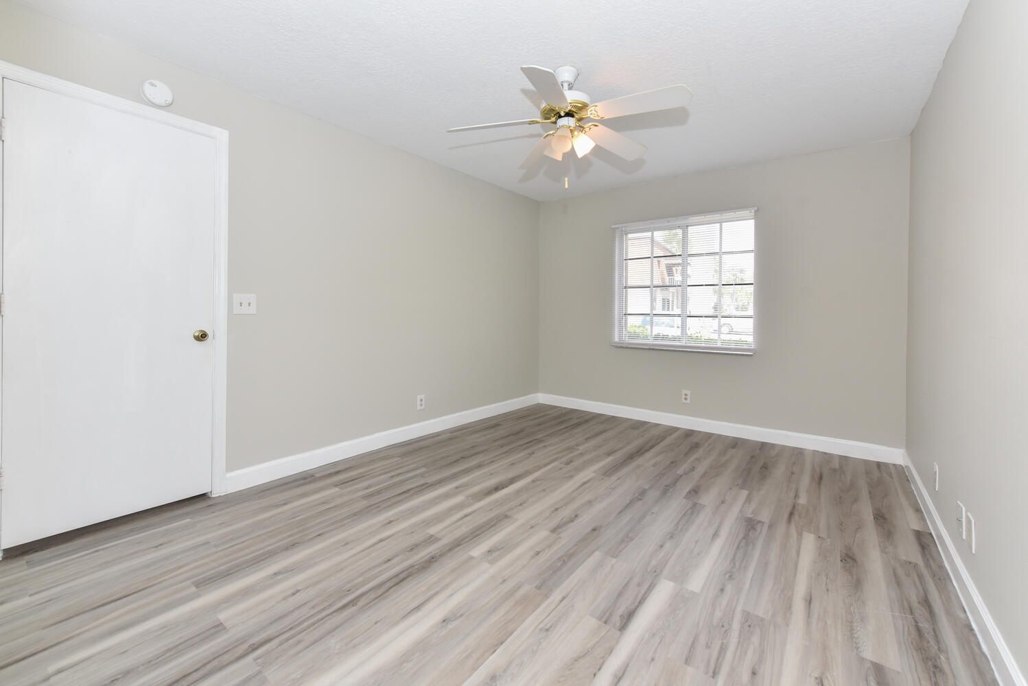 950 South Kanner Highway, Unit E4 Stuart, FL 34994 - Photo 24 of 28 950 S Kanner Hwy Unit e 4-large-021-019-