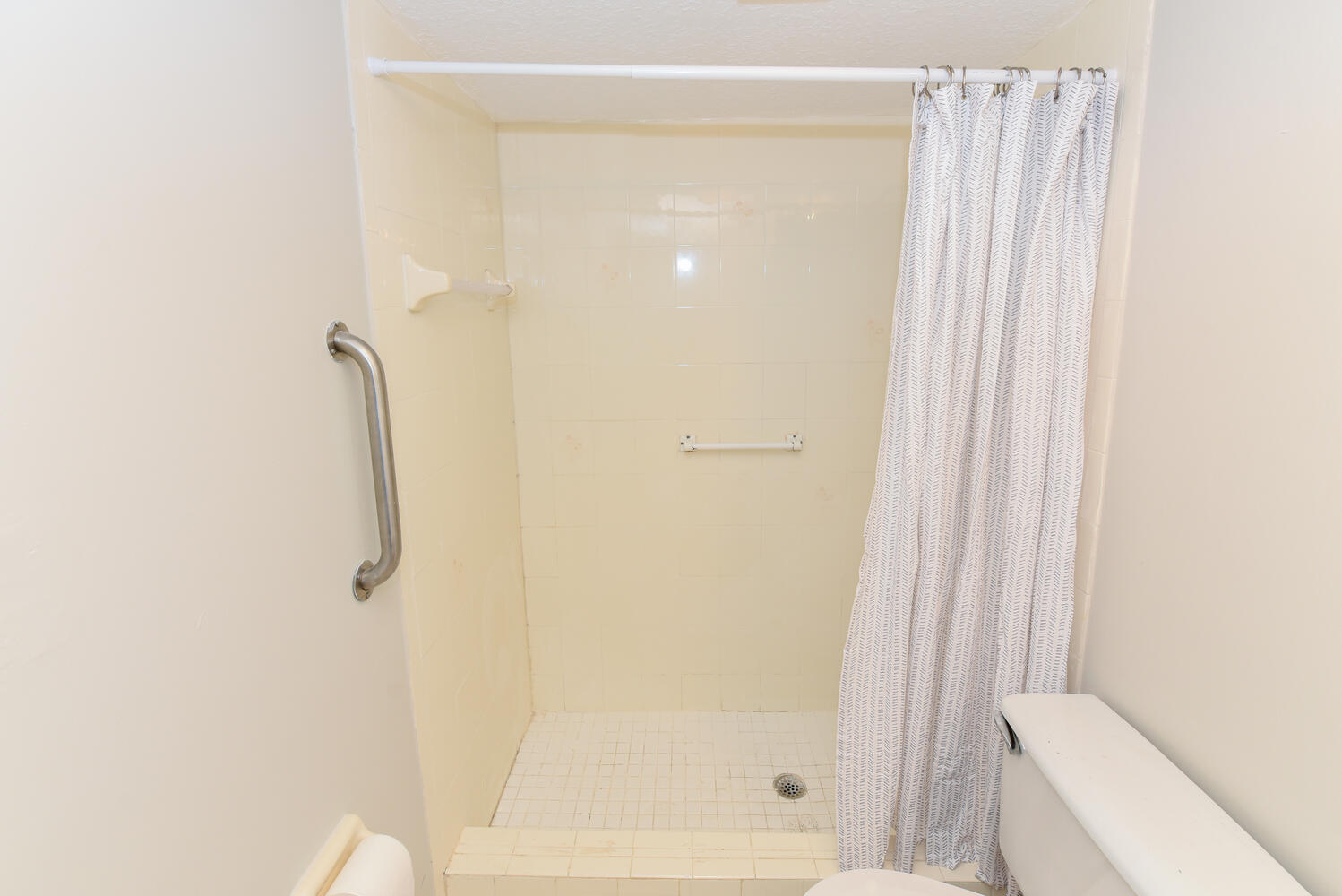 950 South Kanner Highway, Unit E4 Stuart, FL 34994 - Photo 26 of 28 950 S Kanner Hwy Unit e 4-large-023-022-