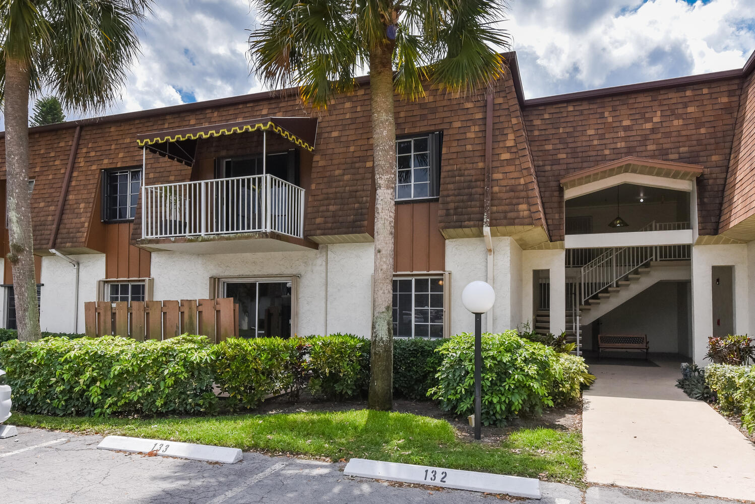 950 South Kanner Highway, Unit E4 Stuart, FL 34994 - Photo 5 of 28 950 S Kanner Hwy Unit e 4-large-002-020-