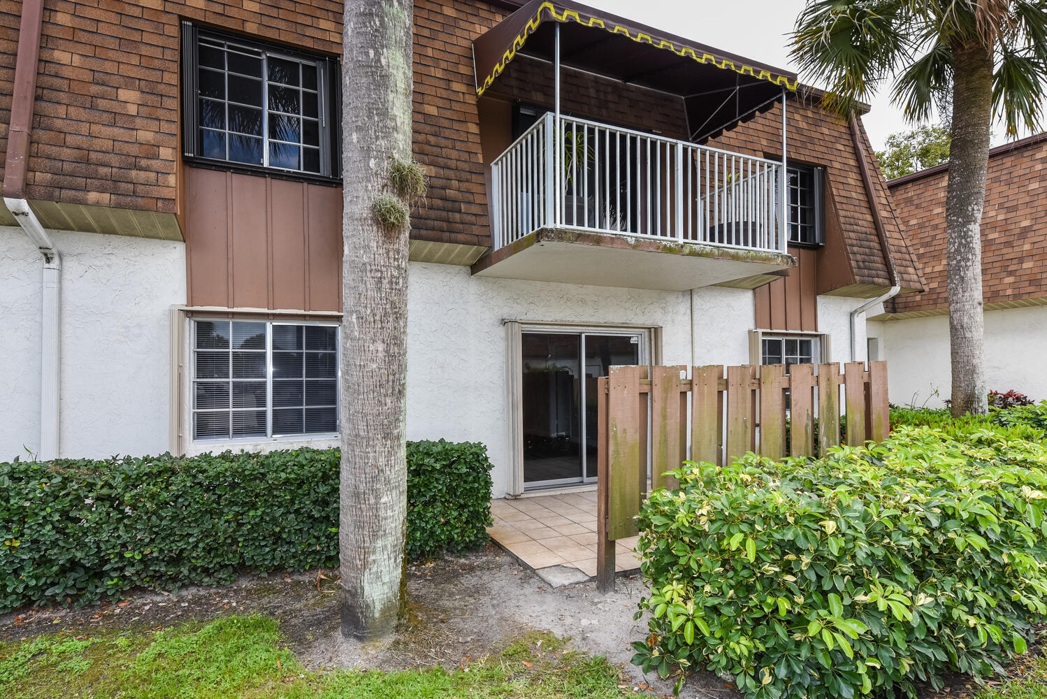 950 South Kanner Highway, Unit E4 Stuart, FL 34994 - Photo 6 of 28 950 S Kanner Hwy Unit e 4-large-003-026-