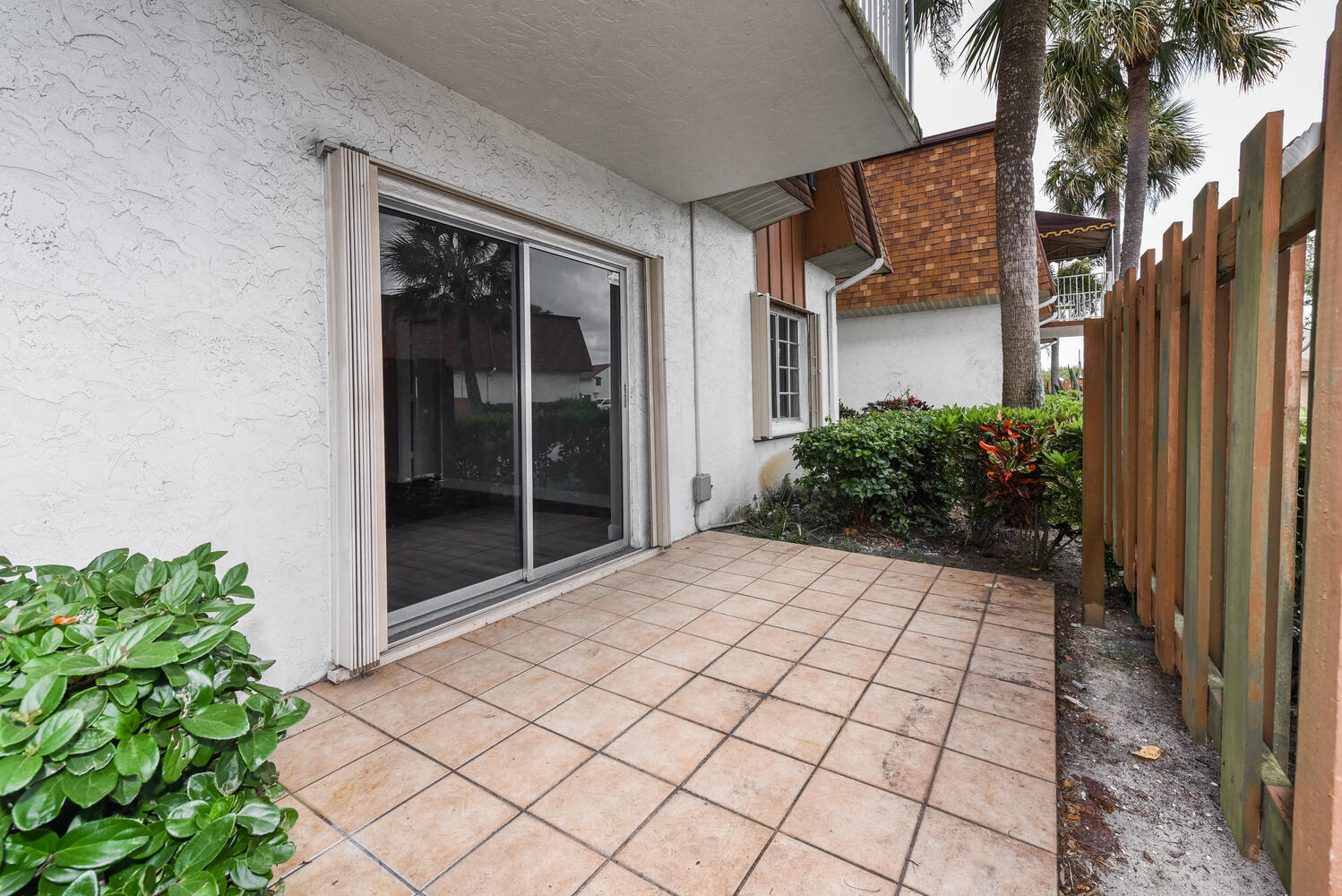 950 South Kanner Highway, Unit E4 Stuart, FL 34994 - Photo 7 of 28 950 S Kanner Hwy Unit e 4-large-004-018-