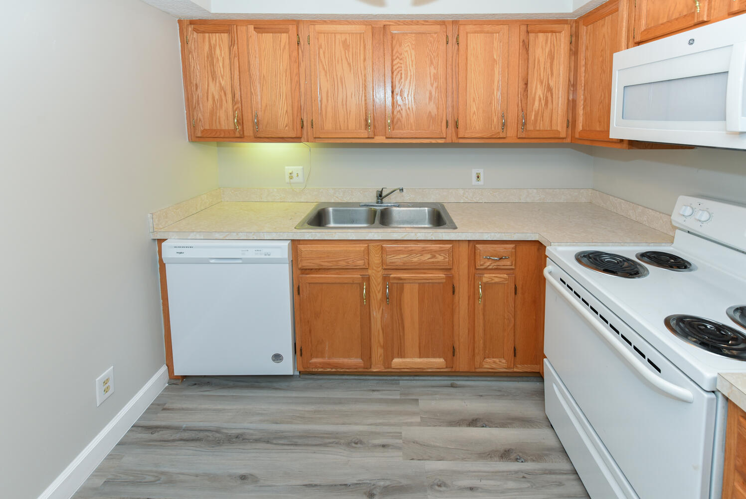 950 South Kanner Highway, Unit E4 Stuart, FL 34994 - Photo 10 of 28 950 S Kanner Hwy Unit e 4-large-007-021-