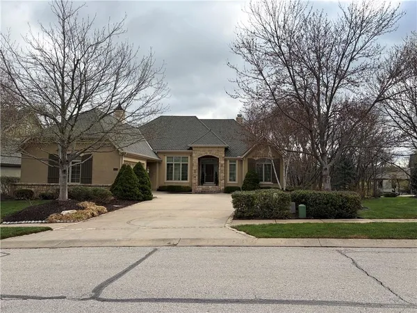 $1,050,000 | 16719 South Country Club Drive, Loch Lloyd, MO 64012