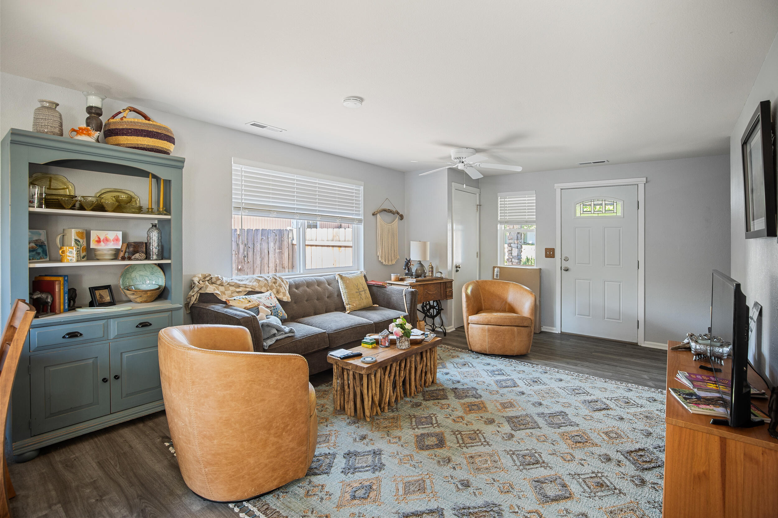 539 James Street Talent, OR 97540 - Photo 7 of 27 19_0r1a8918
