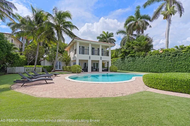 a view of a house with a yard and plants