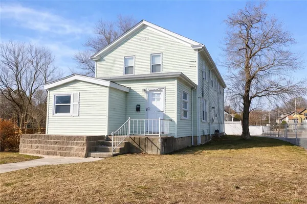 $1,800 | 866 Weeden Street, Unit REAR, Pawtucket, RI 02860