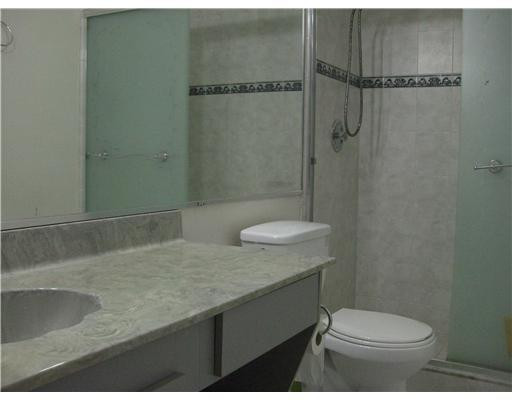 7696 Courtyard Run West, Unit 7696 Boca Raton, FL 33433 - Photo 11 of 16 Bathroom Master