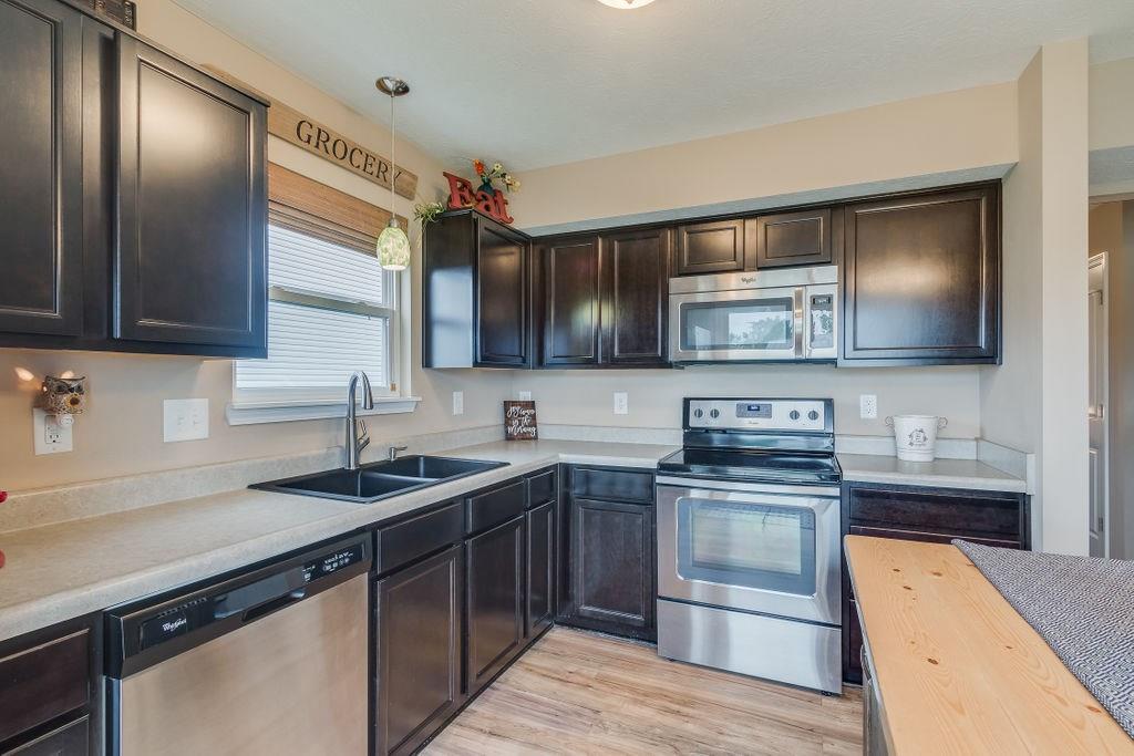 92 Rambling Road Greenfield, IN 46140 - Photo 2 of 25
