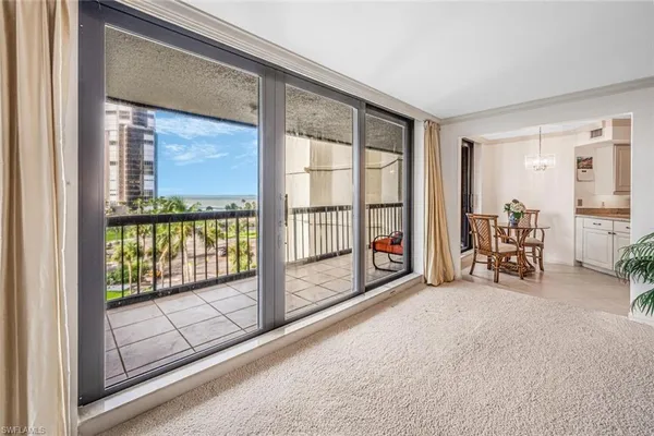 a view of livingroom with furniture