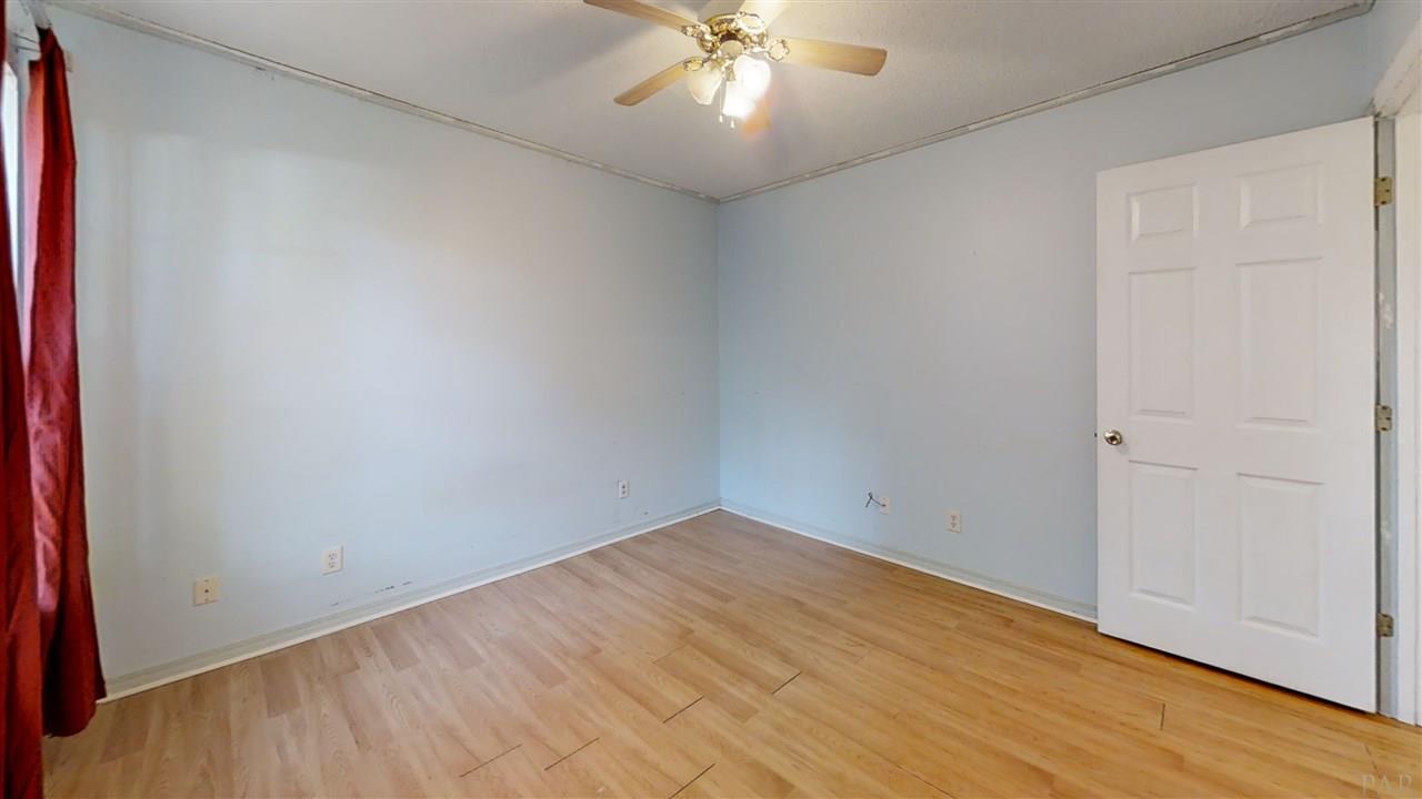 5689 Ridge Avenue Milton, FL 32583 - Photo 6 of 17 Gallery Image 6