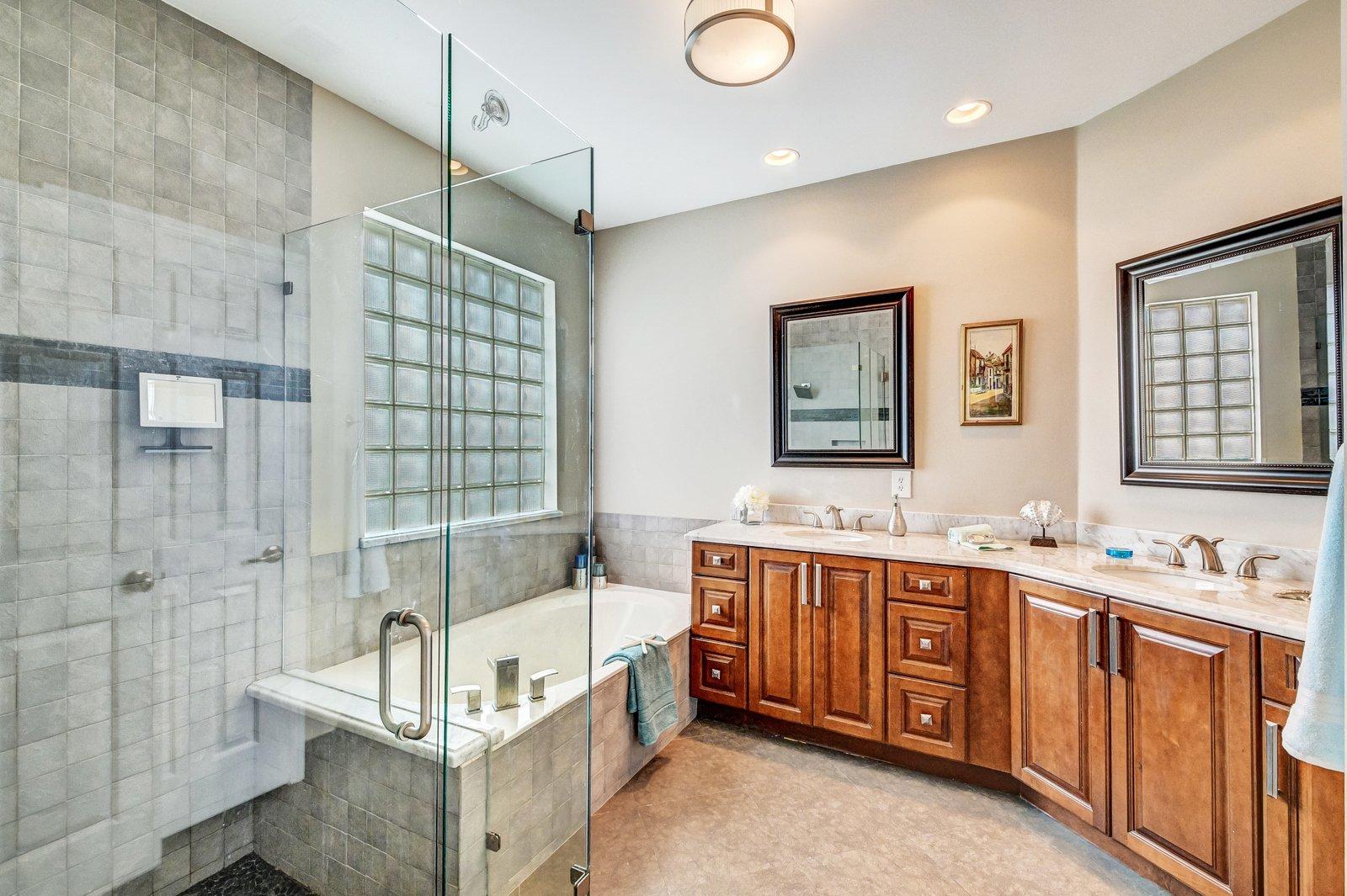 8462 Vía D Oro Boca Raton, FL 33433 - Photo 24 of 58 master bathroom