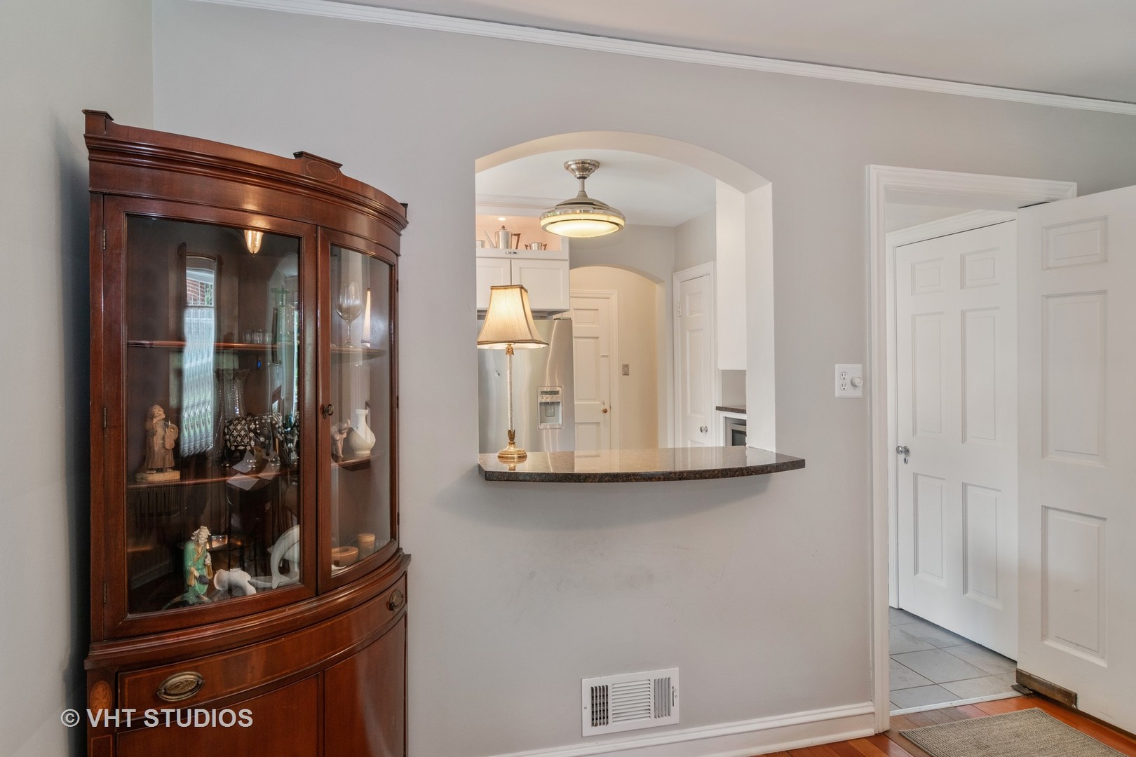 402 Audubon Road Riverside, IL 60546 - Photo 8 of 28