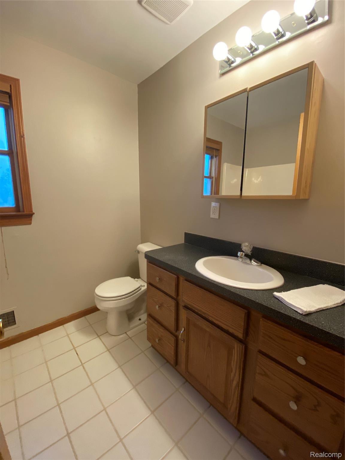 4191 West Coon Lake Road Howell, MI 48843 - Photo 16 of 32 Full Bath Upper.JPG