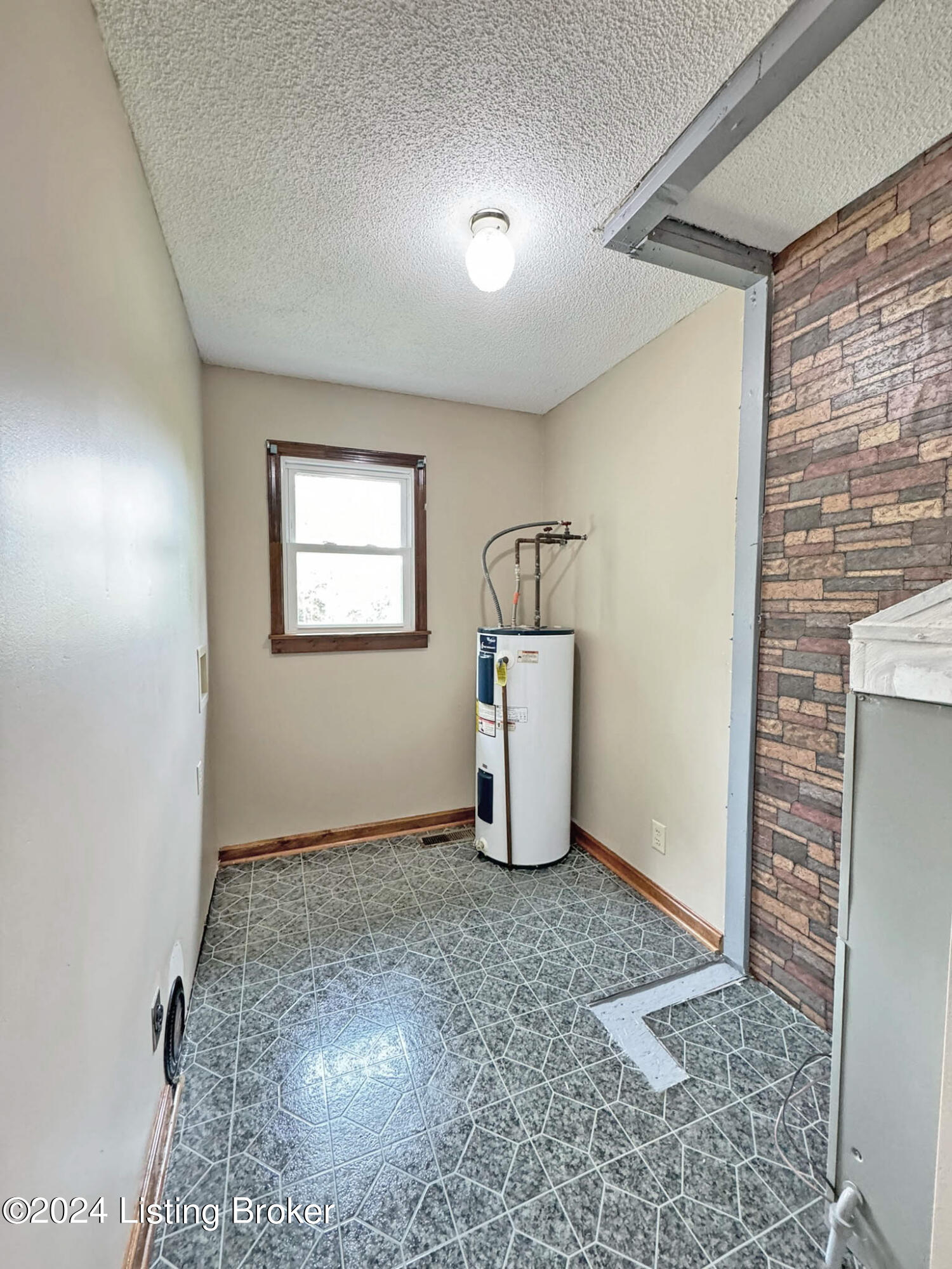 5569 Mill Road Mount Eden, KY 40046 - Photo 19 of 27 Large Laundry Room